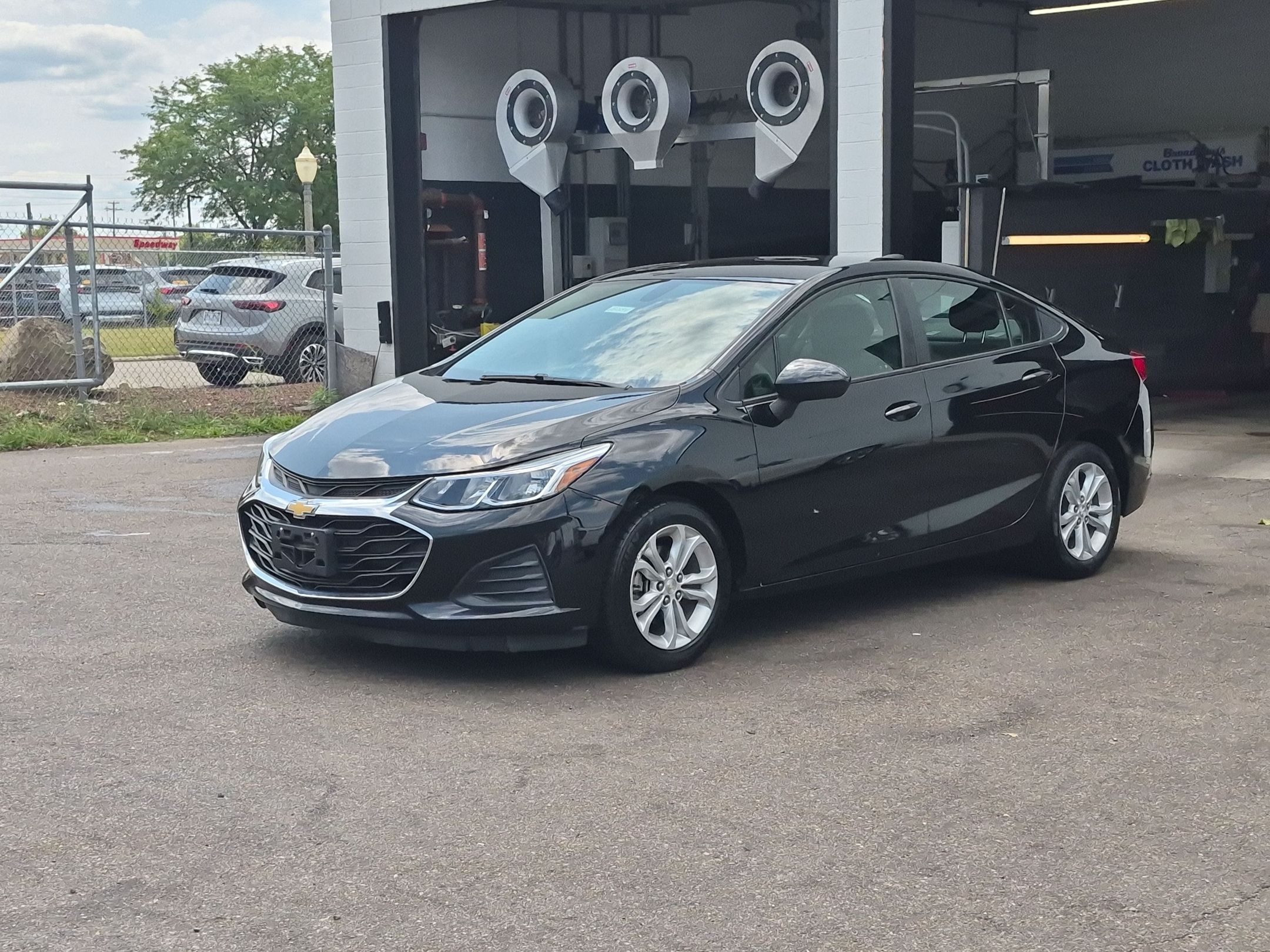 2019 Chevrolet Cruze LS — photo 1 of 6