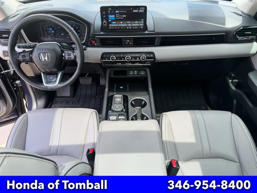 2025 Honda Pilot AWD Elite — photo 1 of 6