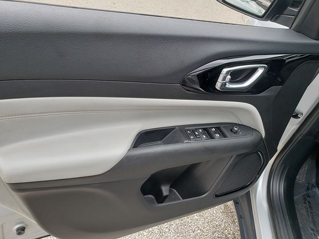 2024 Jeep Compass Limited — photo 1 of 2