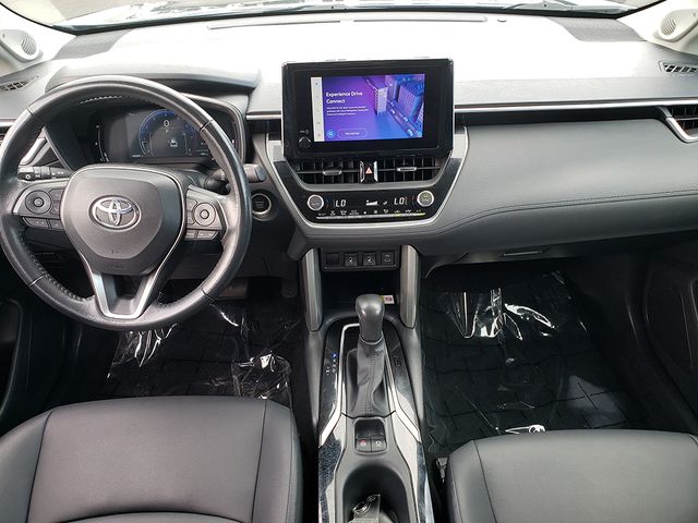 2023 Toyota Corolla Cross XLE — photo 1 of 2