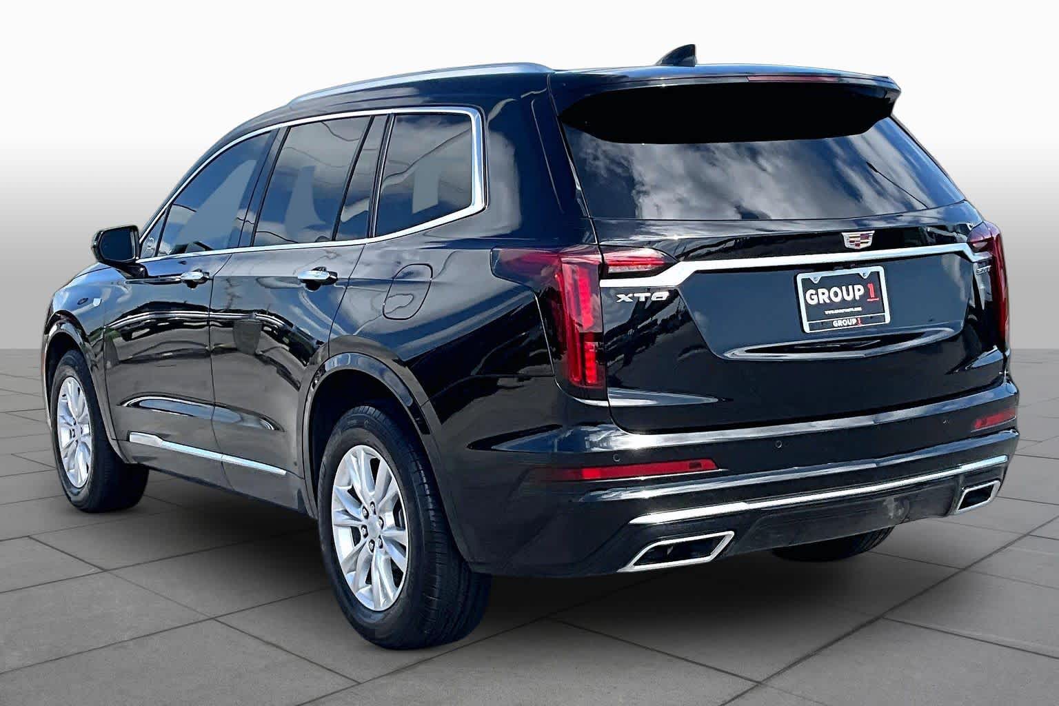 2024 Cadillac XT6 Luxury — photo 1 of 6
