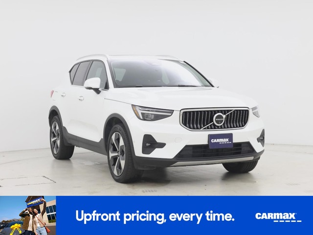 2024 Volvo XC40 B5 Plus Bright Theme