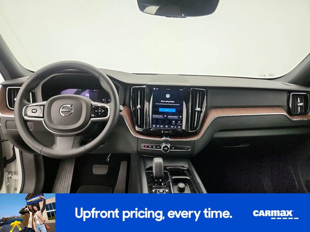 2023 Volvo XC60 B5 Plus Dark Theme