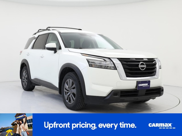 2022 Nissan Pathfinder SV