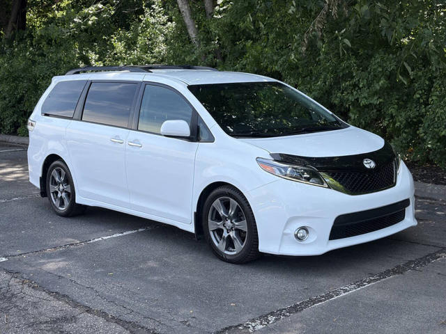 2017 Toyota Sienna SE 8-Passenger FWD