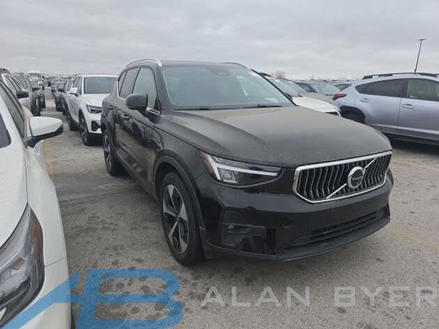 2025 Volvo XC40 B5 Plus Bright Theme AWD