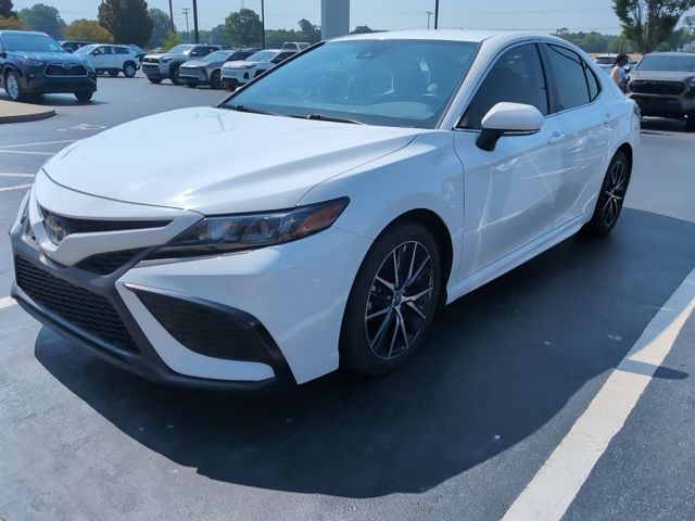 2022 Toyota Camry Hybrid SE
