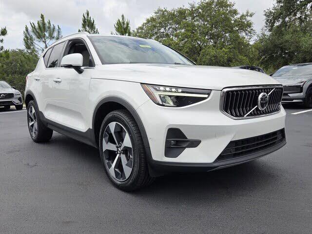 2024 Volvo XC40 B5 Plus Bright Theme AWD
