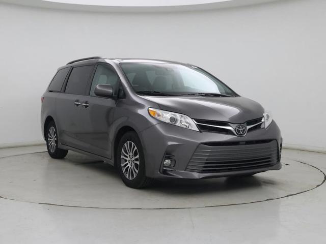 2020 Toyota Sienna XLE 7-Passenger FWD with Auto-