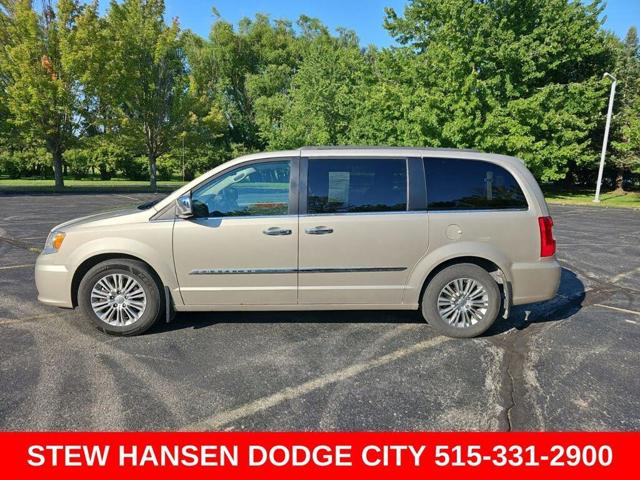 2016 Chrysler Town and Country Touring-L