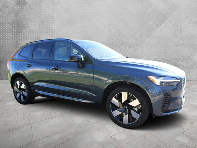 2025 Volvo XC60 Plug-In Hybrid Recharge T8 Plus Dark Theme eA