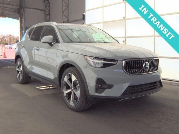 2025 Volvo XC40 B5 Plus Bright Theme AWD