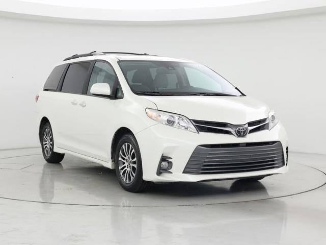 2018 Toyota Sienna XLE 7-Passenger FWD with Auto-