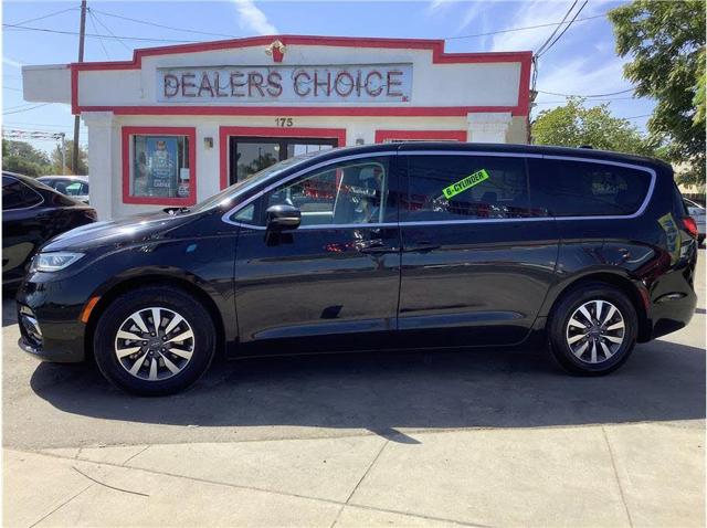 2024 Chrysler Pacifica Hybrid Select