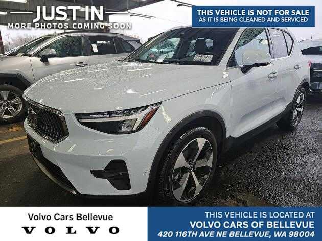 2025 Volvo XC40 B5 Plus Bright Theme AWD