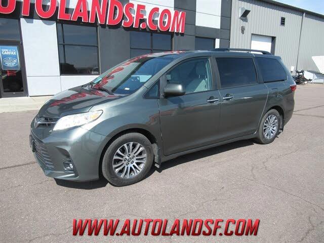 2020 Toyota Sienna XLE 7-Passenger FWD with Auto-
