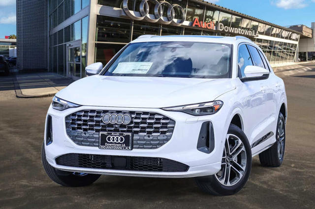 2026 Audi Q5 quattro Premium TFSI