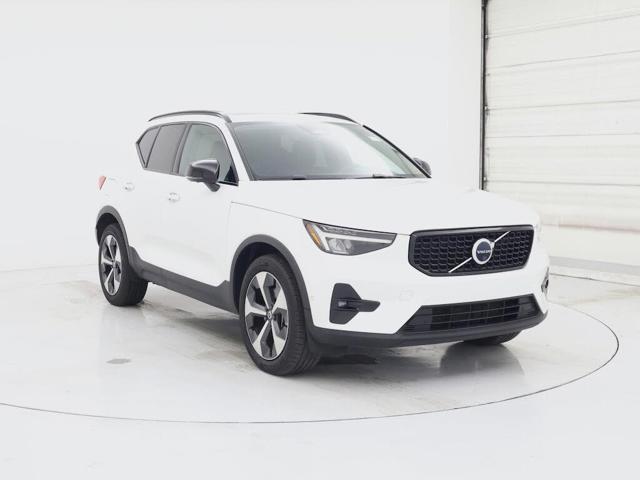 2023 Volvo XC40 B4 Ultimate Dark Theme FWD