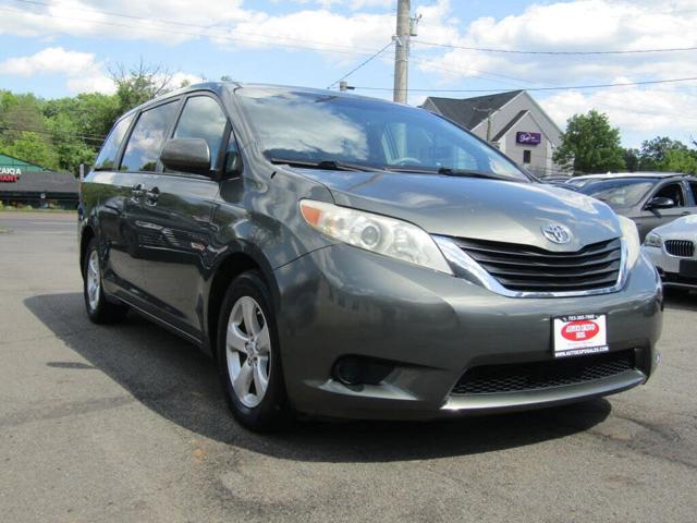 2013 Toyota Sienna LE 7-Passenger