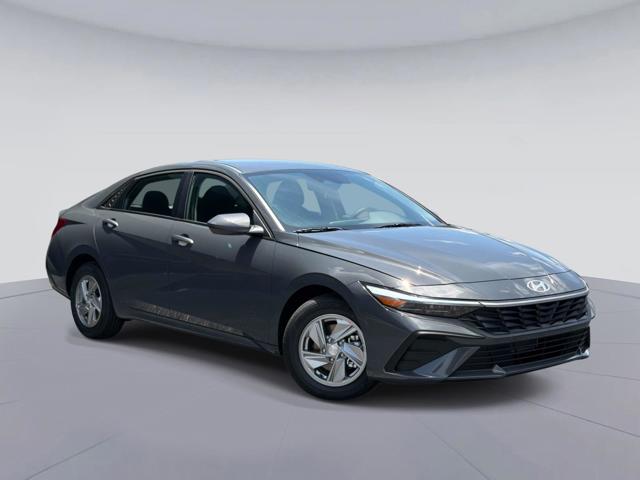 2026 Hyundai Elantra SE FWD