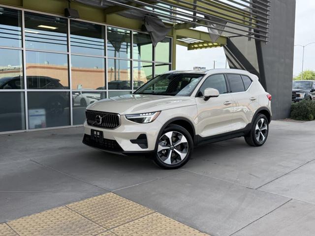 2025 Volvo XC40 B5 Core Bright Theme