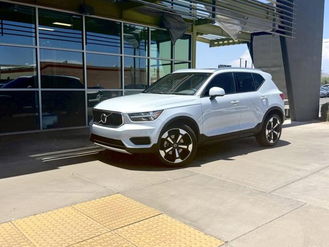 2020 Volvo XC40 T5 Momentum