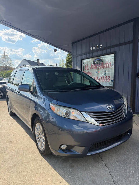 2013 Toyota Sienna XLE 8-Passenger