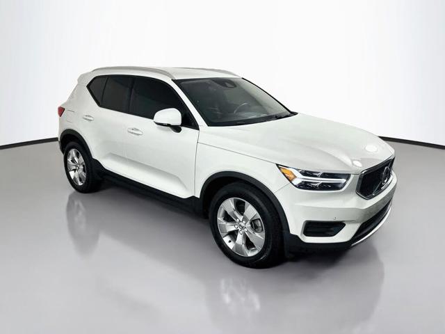 2020 Volvo XC40 T5 Momentum