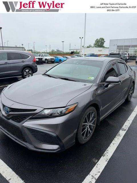 2024 Toyota Camry Hybrid SE
