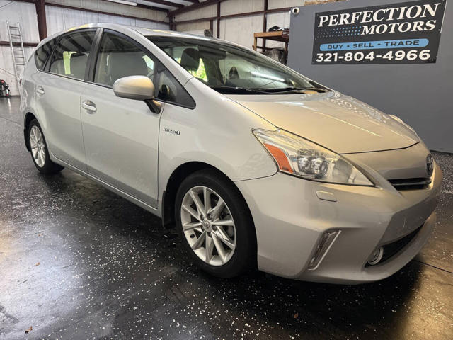 2013 Toyota Prius v Five