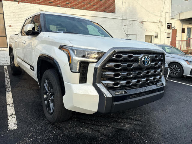 2023 Toyota Tundra Platinum HV