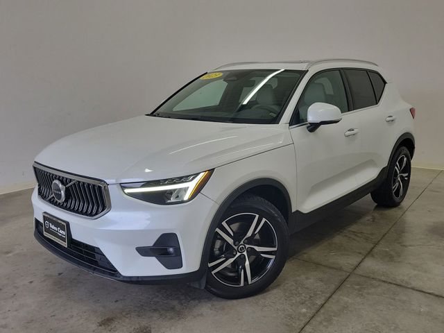 2023 Volvo XC40 B5 Plus Bright Theme AWD