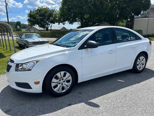 2014 Chevrolet Cruze LS Sedan FWD