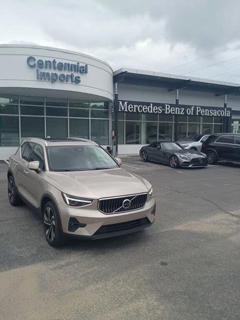 2024 Volvo XC40 B5 Plus Bright Theme AWD