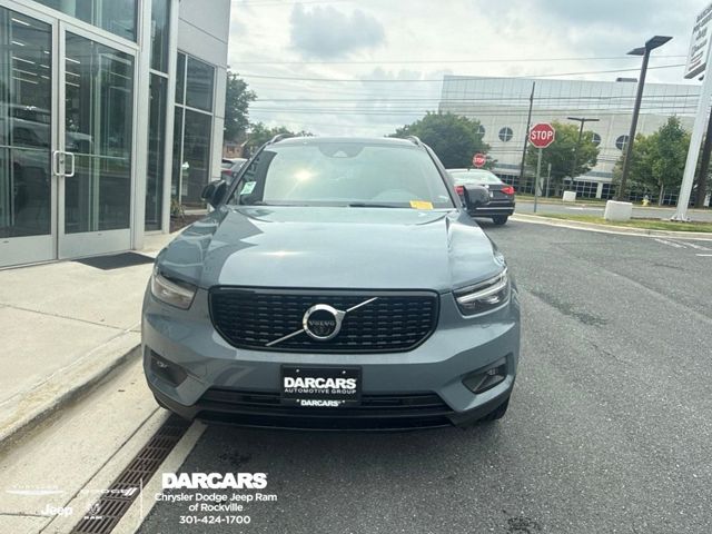 2022 Volvo XC40 T5 R-Design