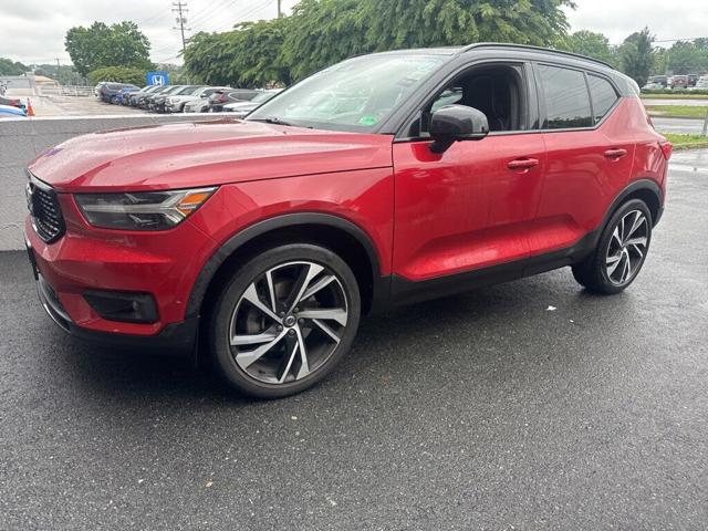 2021 Volvo XC40 T5 R-Design AWD