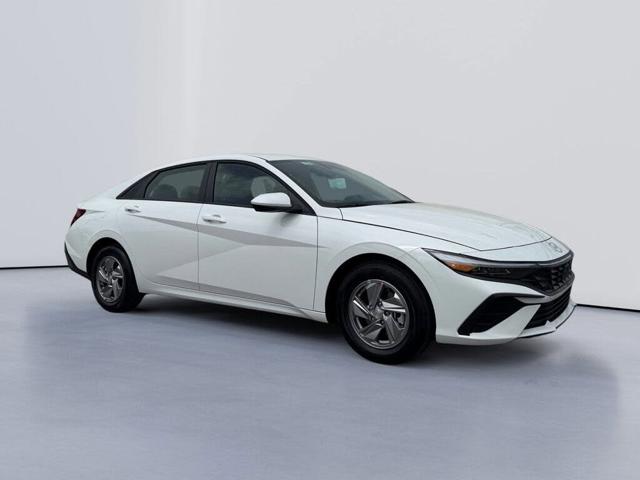 2026 Hyundai Elantra SE FWD