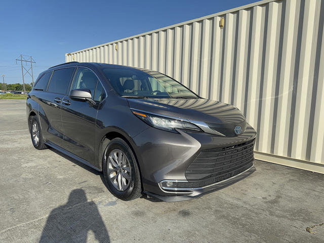 2021 Toyota Sienna XLE 8-Passenger