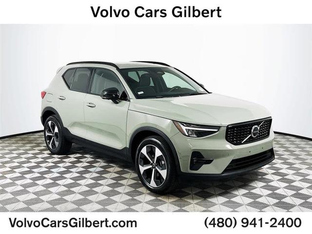 2024 Volvo XC40 B5 Plus Dark Theme AWD
