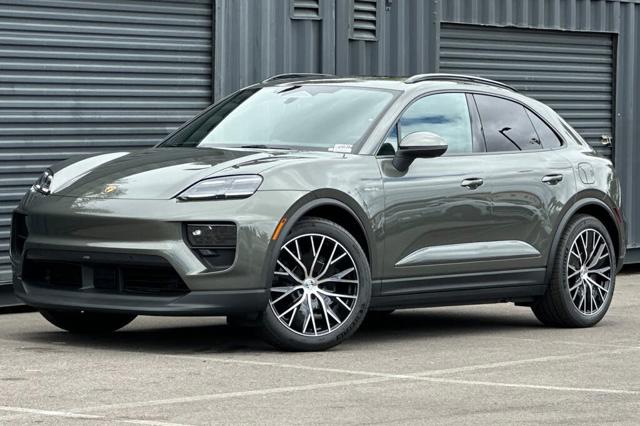 2026 Porsche Macan AWD