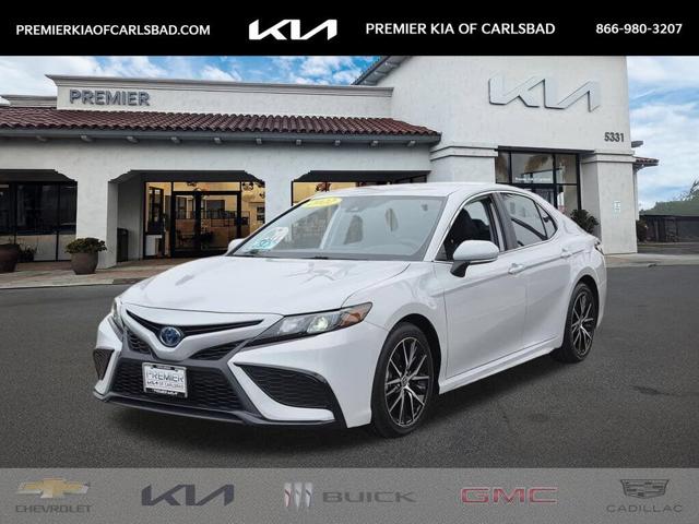 2022 Toyota Camry Hybrid SE
