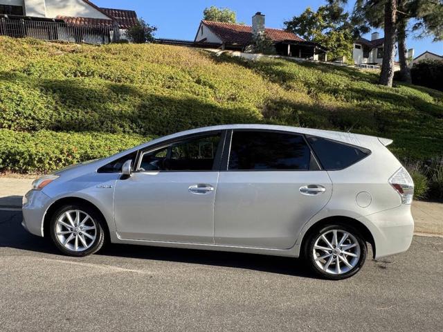2014 Toyota Prius v Five
