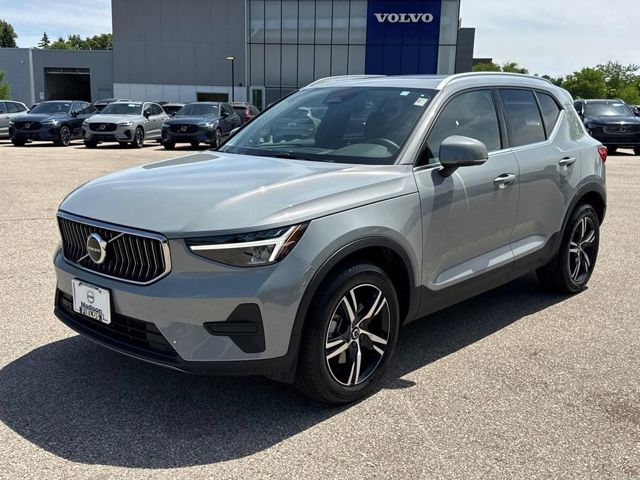 2025 Volvo XC40 B5 Core Bright Theme AWD