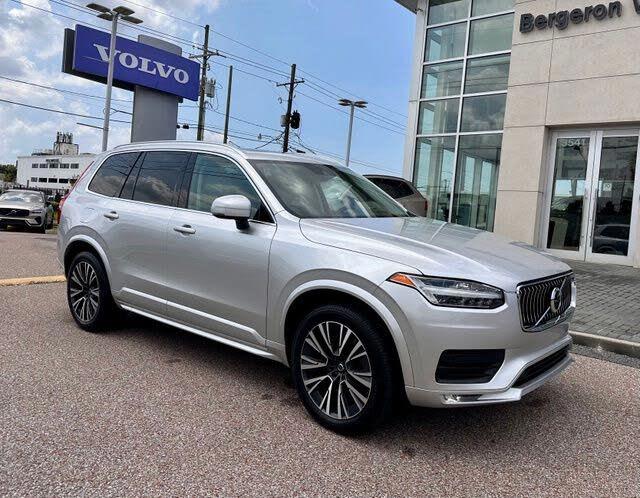 2022 Volvo XC90 T6 Momentum 7-Passenger