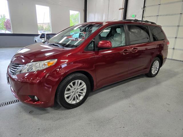 2014 Toyota Sienna XLE 7-Passenger Auto Access Se