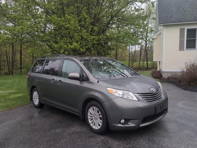 2014 Toyota Sienna XLE 7-Passenger Auto Access Se