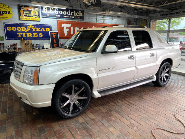 2004 Cadillac Escalade EXT Base