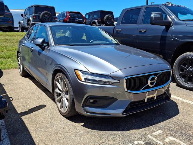 2021 Volvo S60 T6 Momentum