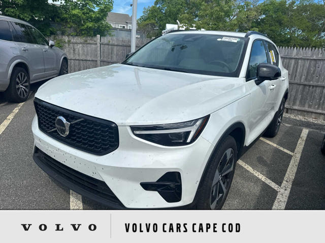2026 Volvo XC40 B5 Plus