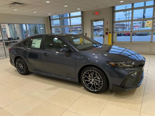 2026 Toyota Camry SE FWD